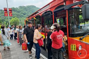 东体介绍申花绯闻新帅：19岁救猫摔伤结束球员生涯，教练生涯开挂